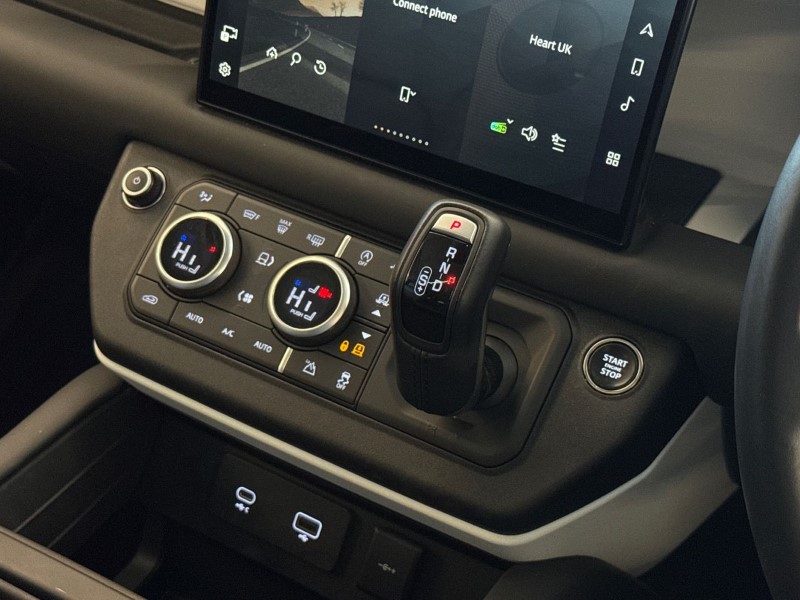 2023 (23) LAND ROVER DEFENDER 3.0 D300 HSE 110 5dr Auto 5183736