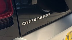 2023 (23) LAND ROVER DEFENDER 3.0 D300 HSE 110 5dr Auto 5202300