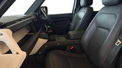 2023 (23) LAND ROVER DEFENDER 3.0 D300 HSE 110 5dr Auto 5183726