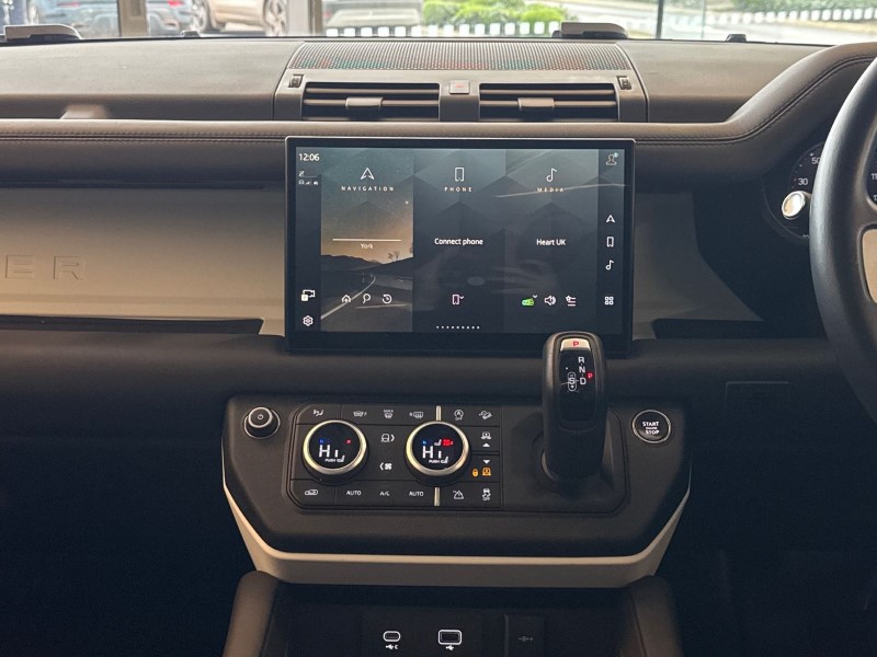 2023 (23) LAND ROVER DEFENDER 3.0 D300 HSE 110 5dr Auto 5183737