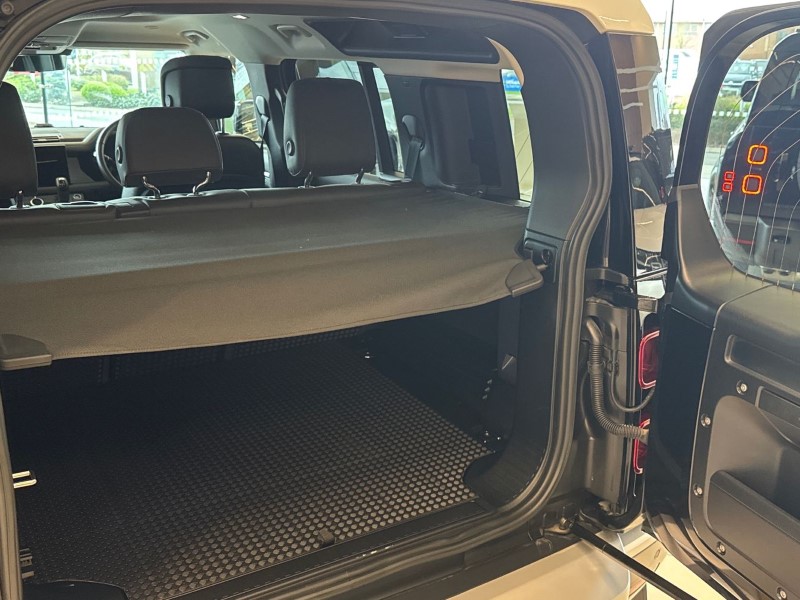 2023 (23) LAND ROVER DEFENDER 3.0 D300 HSE 110 5dr Auto 5183759