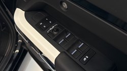 2023 (23) LAND ROVER DEFENDER 3.0 D300 HSE 110 5dr Auto 5183745