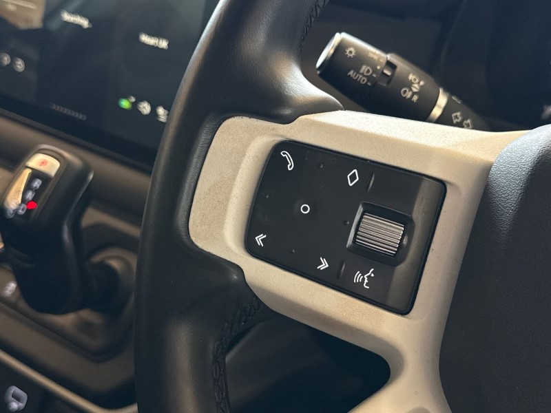 2023 (23) LAND ROVER DEFENDER 3.0 D300 HSE 110 5dr Auto 5183750