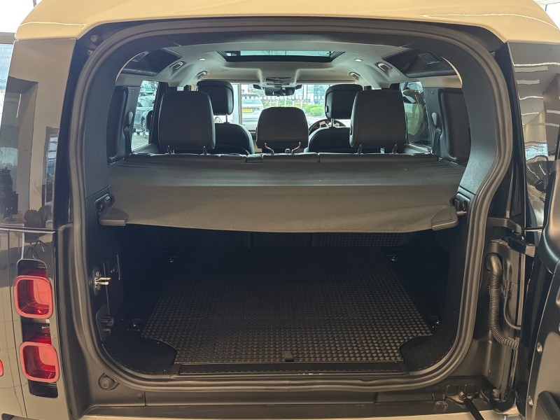 2023 (23) LAND ROVER DEFENDER 3.0 D300 HSE 110 5dr Auto 5183733