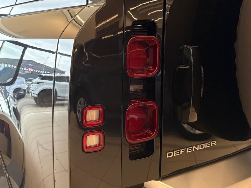 2023 (23) LAND ROVER DEFENDER 3.0 D300 HSE 110 5dr Auto 5202277