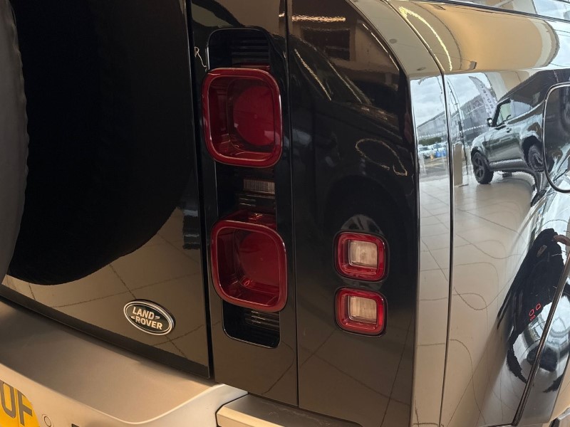 2023 (23) LAND ROVER DEFENDER 3.0 D300 HSE 110 5dr Auto 5202301
