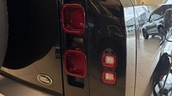 2023 (23) LAND ROVER DEFENDER 3.0 D300 HSE 110 5dr Auto 5202301