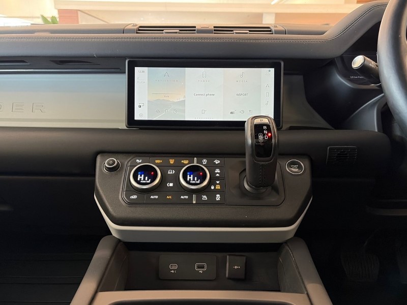 2024 (24) LAND ROVER DEFENDER 3.0 D250 X-Dynamic SE 110 5dr Auto 5177076