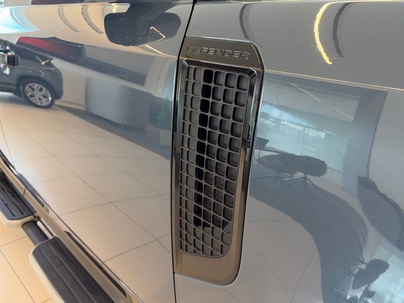 2024 (24) LAND ROVER DEFENDER 3.0 D250 X-Dynamic SE 110 5dr Auto 5177082