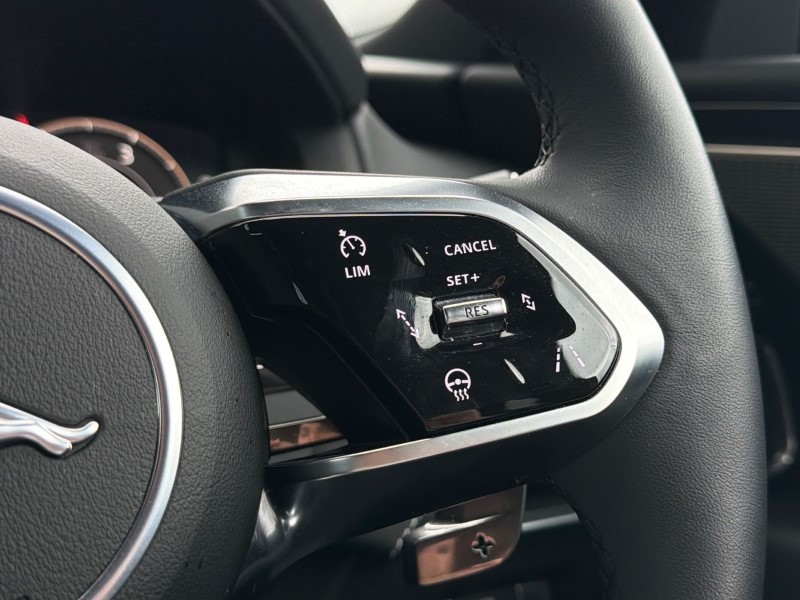 2024 (24) JAGUAR XE 2.0 D200 R-Dynamic SE Black 4dr Auto 5173762