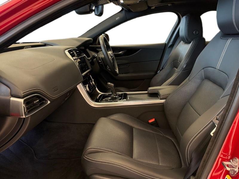 2024 (24) JAGUAR XE 2.0 D200 R-Dynamic SE Black 4dr Auto 5173737