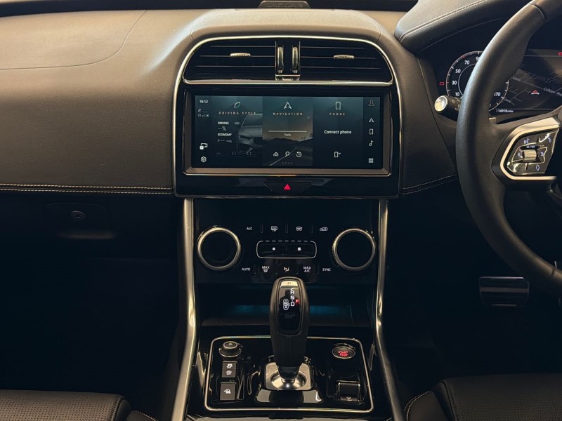 2024 (24) JAGUAR XE 2.0 D200 R-Dynamic SE Black 4dr Auto 5173748