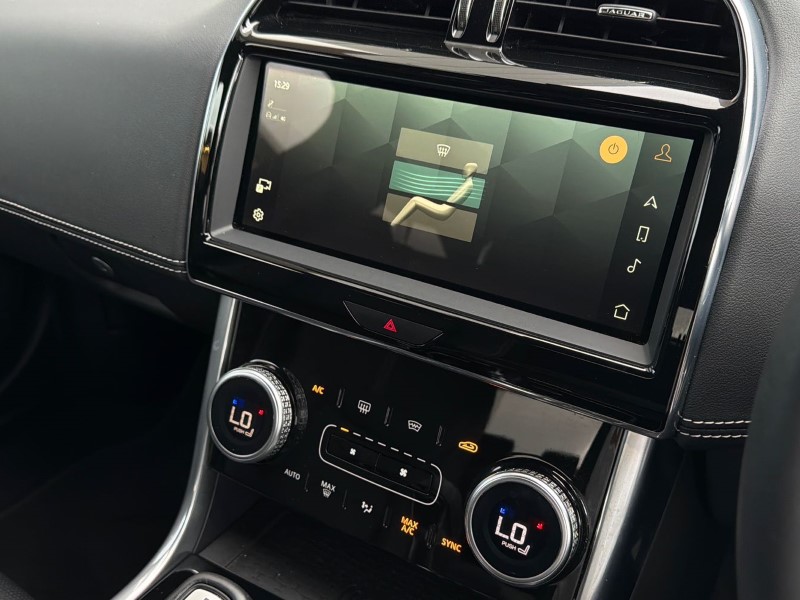 2024 (24) JAGUAR XE 2.0 D200 R-Dynamic SE Black 4dr Auto 5173765