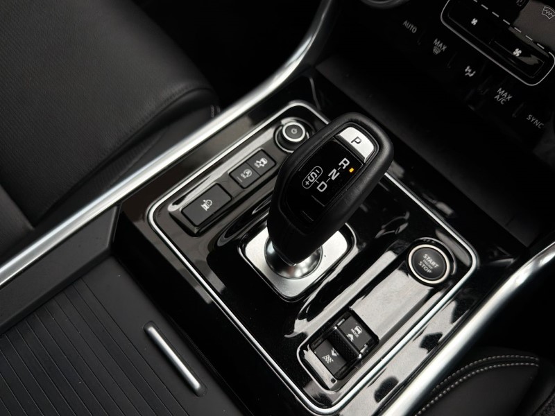 2024 (24) JAGUAR XE 2.0 D200 R-Dynamic SE Black 4dr Auto 5173747