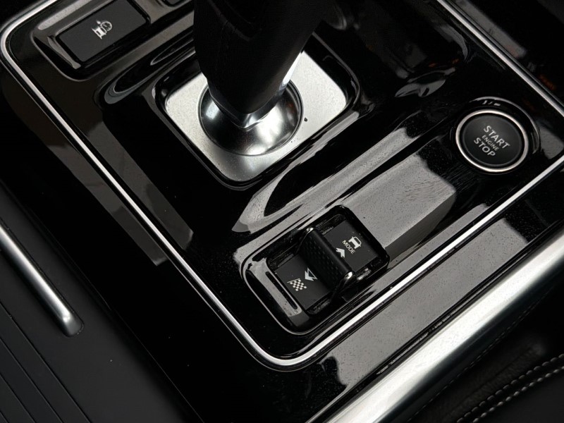 2024 (24) JAGUAR XE 2.0 D200 R-Dynamic SE Black 4dr Auto 5173766