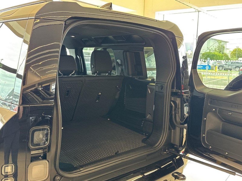 2026 (26) LAND ROVER DEFENDER 3.0 D250 X-Dynamic SE 110 5dr Auto 5801771