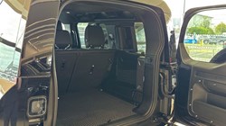 2026 (26) LAND ROVER DEFENDER 3.0 D250 X-Dynamic SE 110 5dr Auto 5801771