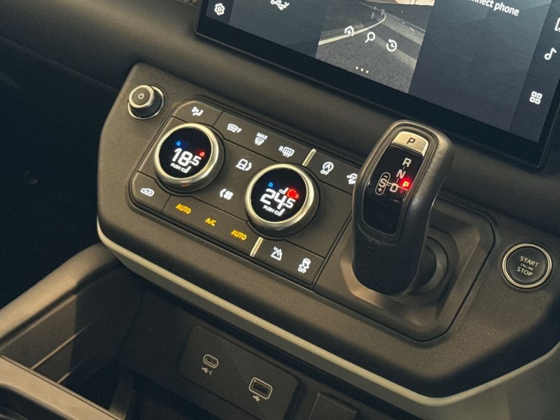 2024 (73) LAND ROVER DEFENDER 3.0 D250 X-Dynamic HSE 90 3dr Auto 5200041