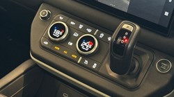 2024 (73) LAND ROVER DEFENDER 3.0 D250 X-Dynamic HSE 90 3dr Auto 5200041