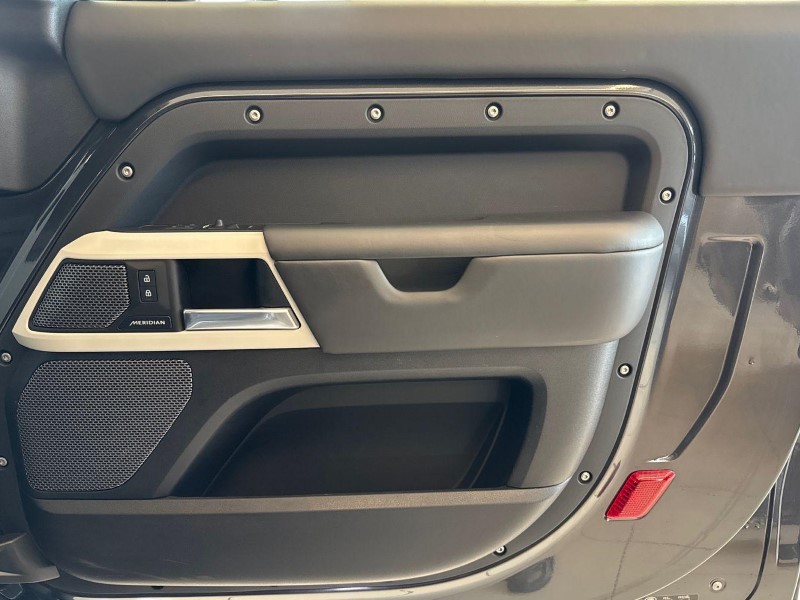 2024 (73) LAND ROVER DEFENDER 3.0 D250 X-Dynamic HSE 90 3dr Auto 5200050