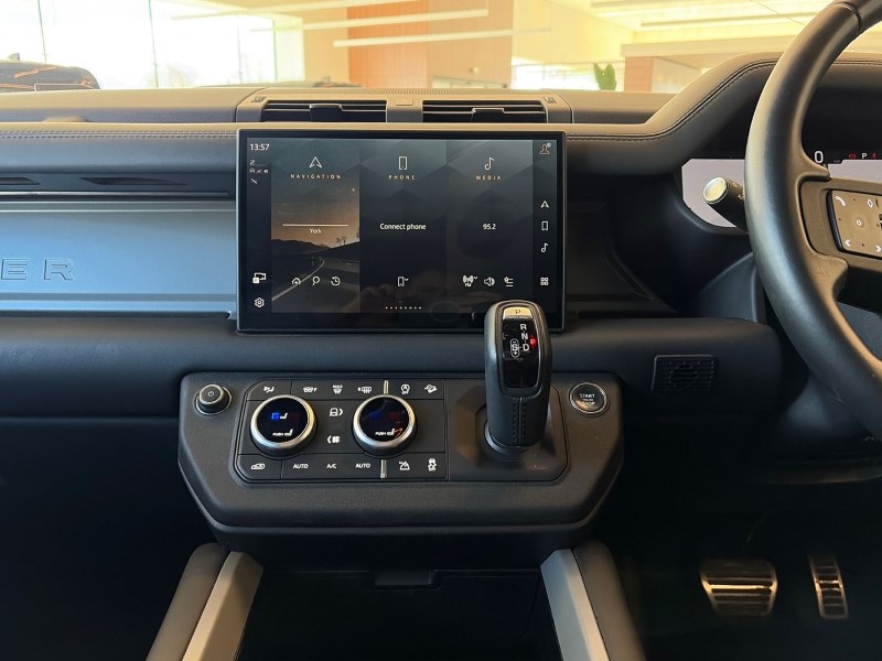 2025 (25) LAND ROVER DEFENDER 3.0 D350 Sedona Edition 110 5dr Auto 5220370