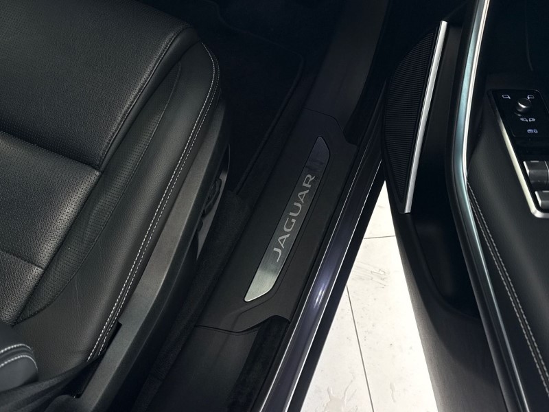 2023 (23) JAGUAR F-PACE 2.0 D200 R-Dynamic SE Black 5dr Auto AWD 5195958
