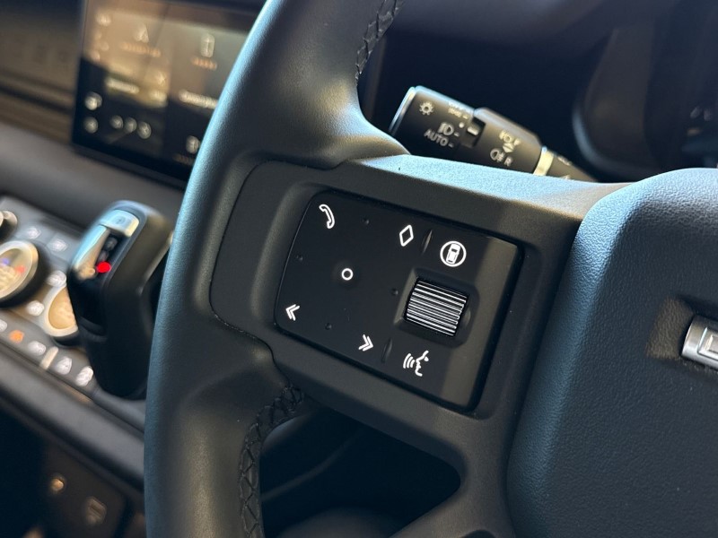 2023 (73) LAND ROVER DEFENDER 2.0 P300 X-Dynamic SE 90 3dr Auto 5189940