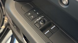 2023 (73) LAND ROVER DEFENDER 2.0 P300 X-Dynamic SE 90 3dr Auto 5189935