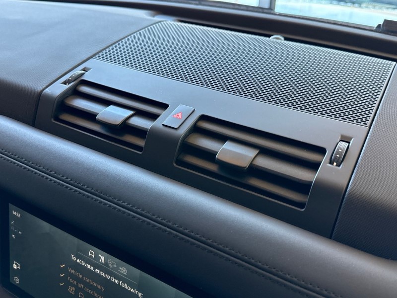 2023 (73) LAND ROVER DEFENDER 2.0 P300 X-Dynamic SE 90 3dr Auto 5189948