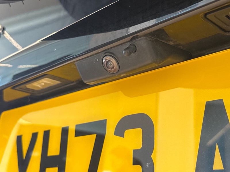 2023 (73) LAND ROVER DEFENDER 2.0 P300 X-Dynamic SE 90 3dr Auto 5189952