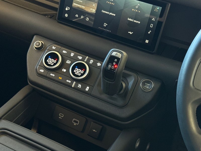 2023 (73) LAND ROVER DEFENDER 2.0 P300 X-Dynamic SE 90 3dr Auto 5189925