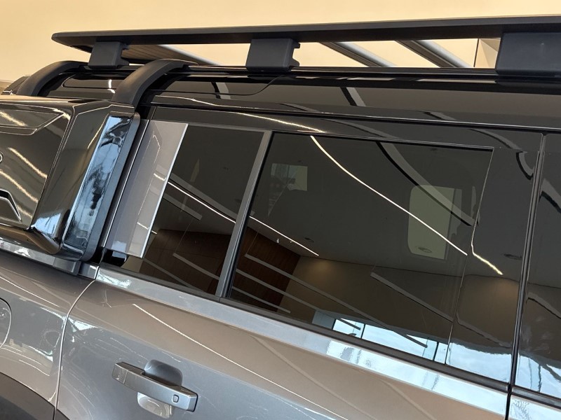 2023 (23) LAND ROVER DEFENDER 3.0 D300 X-Dynamic HSE 110 5dr Auto 5201706