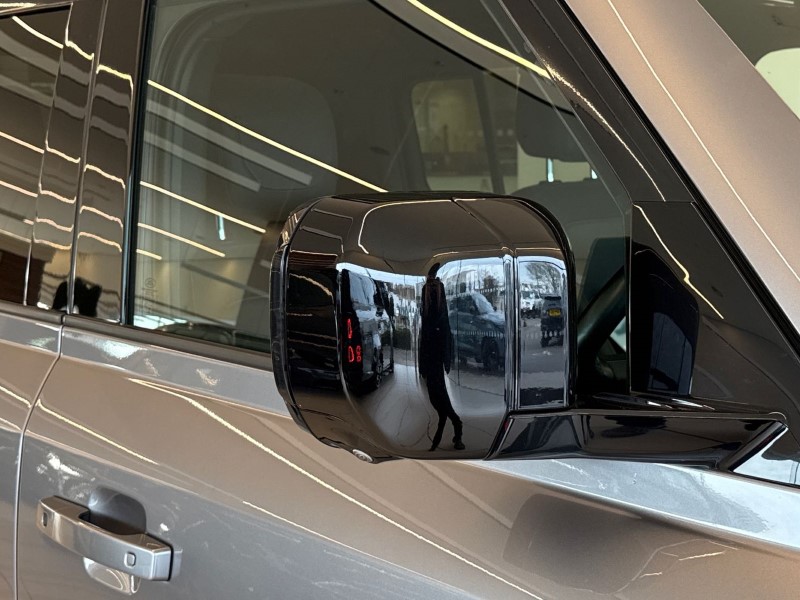 2023 (23) LAND ROVER DEFENDER 3.0 D300 X-Dynamic HSE 110 5dr Auto 5201705