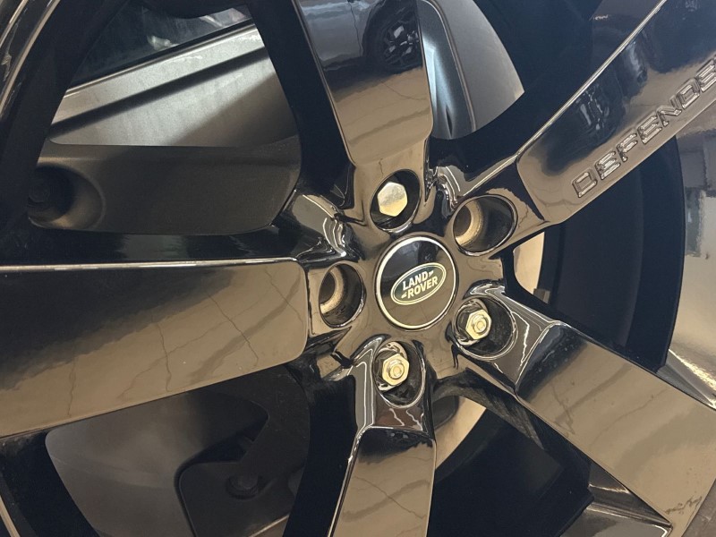 2023 (23) LAND ROVER DEFENDER 3.0 D300 X-Dynamic HSE 110 5dr Auto 5201700