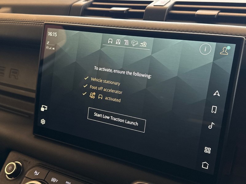 2023 (23) LAND ROVER DEFENDER 3.0 D300 X-Dynamic HSE 110 5dr Auto 5201690