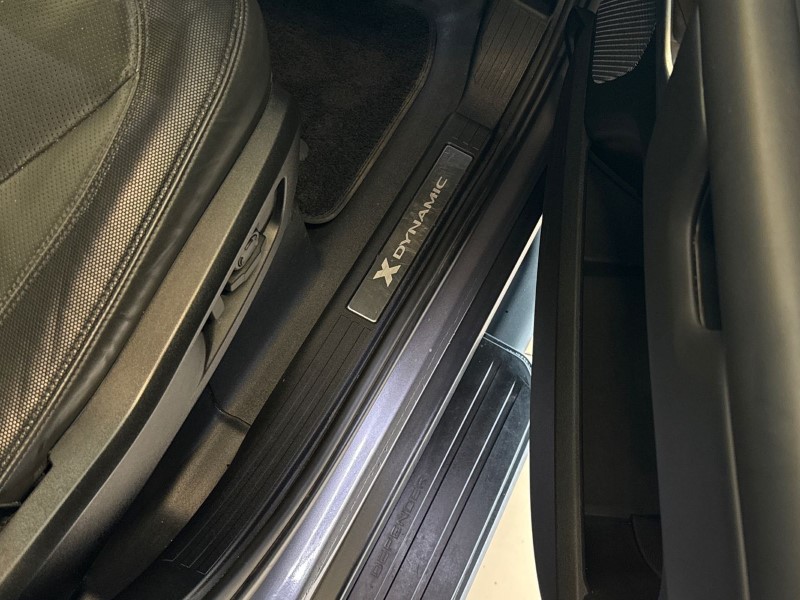 2023 (23) LAND ROVER DEFENDER 3.0 D300 X-Dynamic HSE 110 5dr Auto 5201694