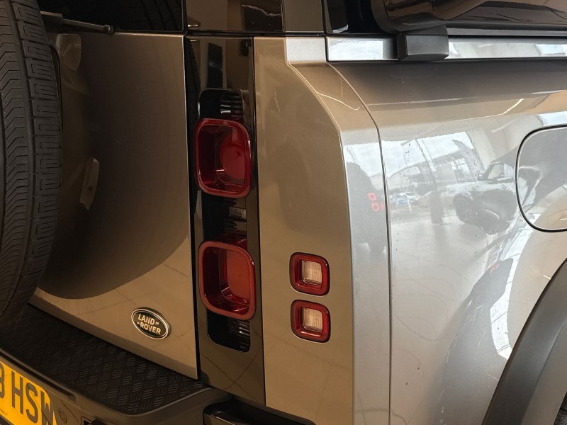 2023 (23) LAND ROVER DEFENDER 3.0 D300 X-Dynamic HSE 110 5dr Auto 5201702