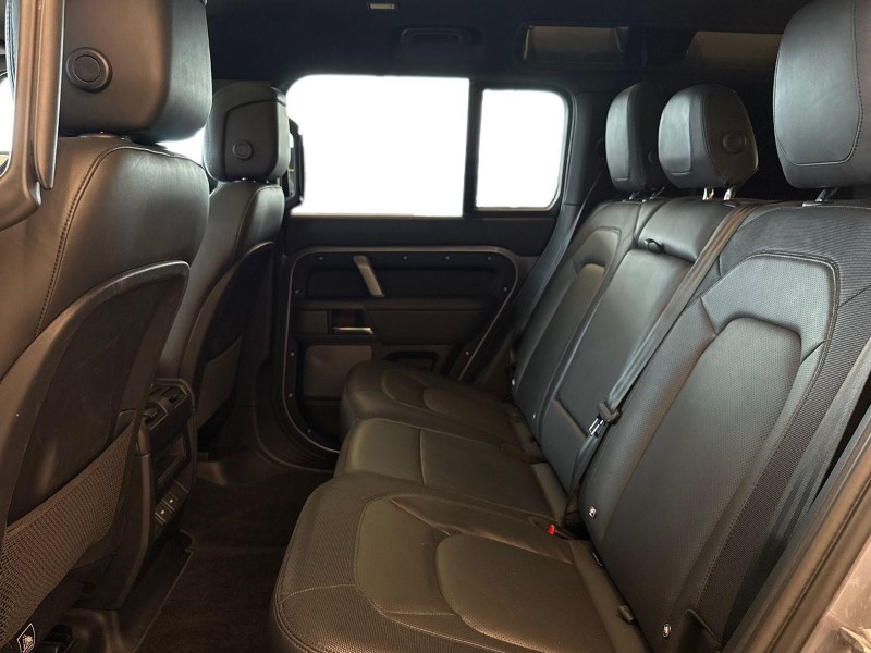 2023 (23) LAND ROVER DEFENDER 3.0 D300 X-Dynamic HSE 110 5dr Auto 5201661