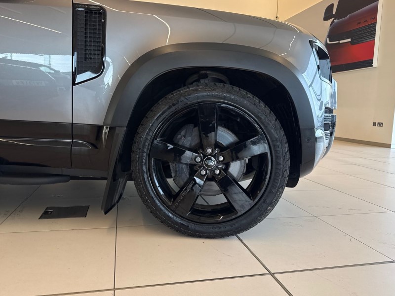 2023 (23) LAND ROVER DEFENDER 3.0 D300 X-Dynamic HSE 110 5dr Auto 5201665