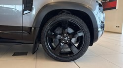 2023 (23) LAND ROVER DEFENDER 3.0 D300 X-Dynamic HSE 110 5dr Auto 5201665