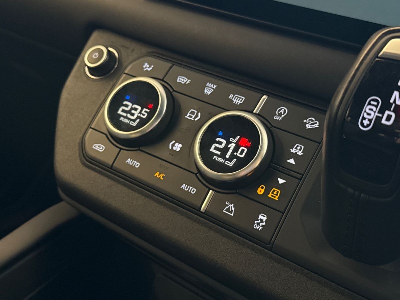 2023 (23) LAND ROVER DEFENDER 3.0 D300 X-Dynamic HSE 110 5dr Auto 5201689