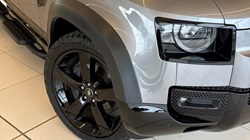 2023 (23) LAND ROVER DEFENDER 3.0 D300 X-Dynamic HSE 110 5dr Auto 5201697