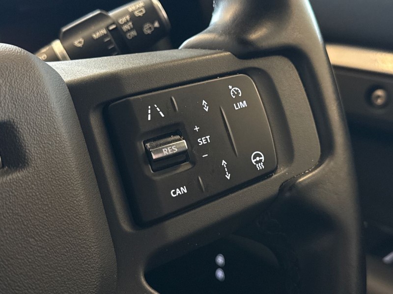 2023 (23) LAND ROVER DEFENDER 3.0 D300 X-Dynamic HSE 110 5dr Auto 5201686