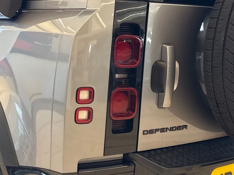2023 (23) LAND ROVER DEFENDER 3.0 D300 X-Dynamic HSE 110 5dr Auto 5201676
