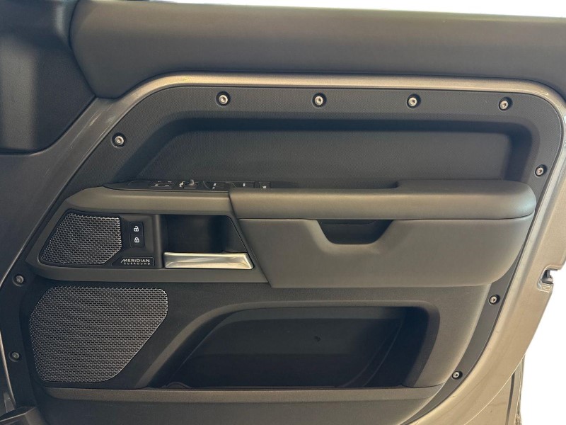 2023 (23) LAND ROVER DEFENDER 3.0 D300 X-Dynamic HSE 110 5dr Auto 5201679