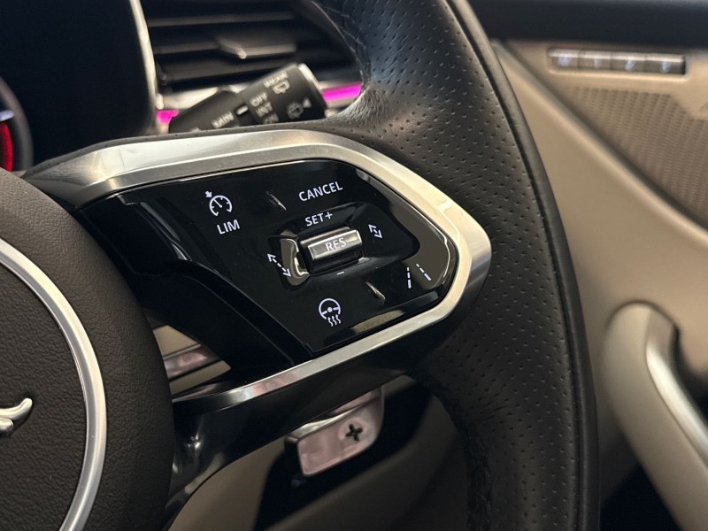 2023 (23) JAGUAR F-PACE 2.0 D200 R-Dynamic SE 5dr Auto AWD 5247373