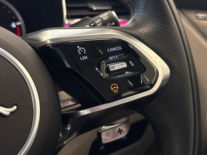 2023 (23) JAGUAR F-PACE 2.0 D200 R-Dynamic SE 5dr Auto AWD 5247371