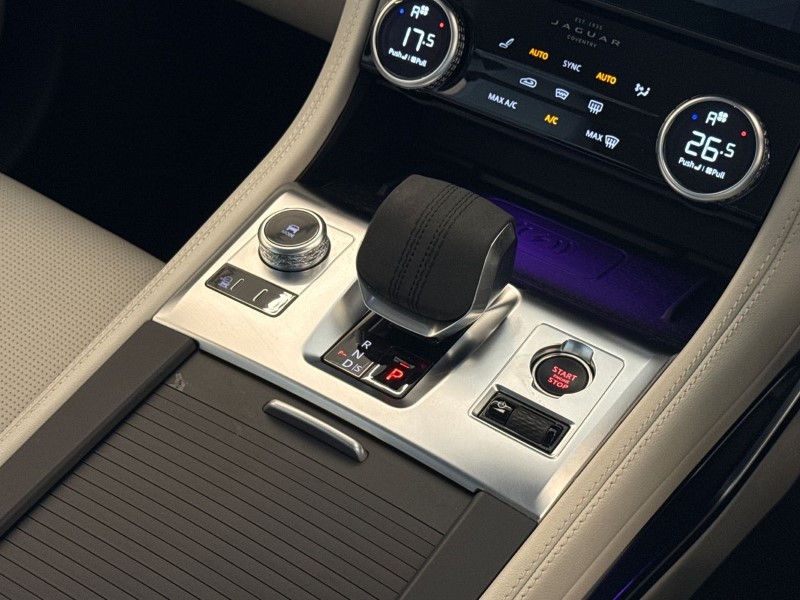 2023 (23) JAGUAR F-PACE 2.0 D200 R-Dynamic SE 5dr Auto AWD 5247358