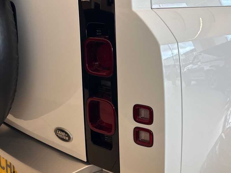 2023 (23) LAND ROVER DEFENDER 3.0 D250 SE 110 5dr Auto 5221385
