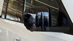 2023 (23) LAND ROVER DEFENDER 3.0 D250 SE 110 5dr Auto 5221388